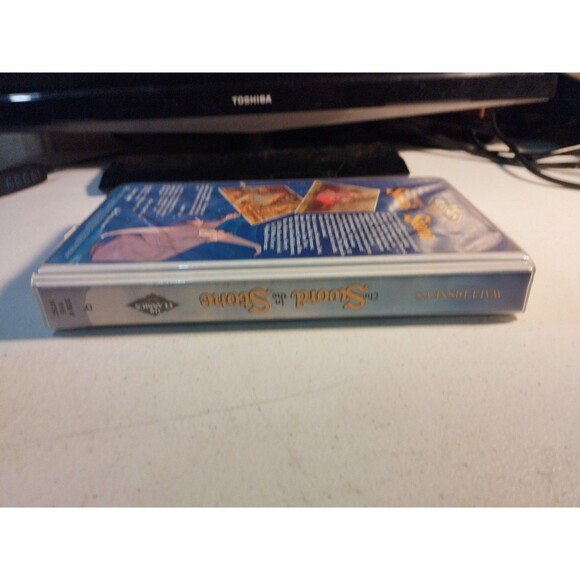 THE SWORD IN THE STONE VHS Walt Disney Black Diamond Collection Clamshell - Picture 3 of 7